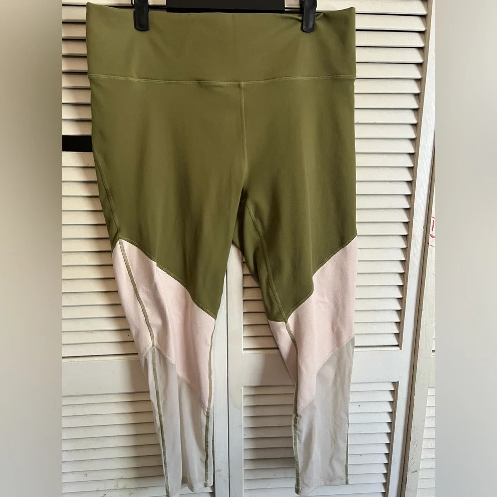 Fabletics GUC High-Waisted 7/8 Leggings Plus Size XXL Green Beige Mesh Pink